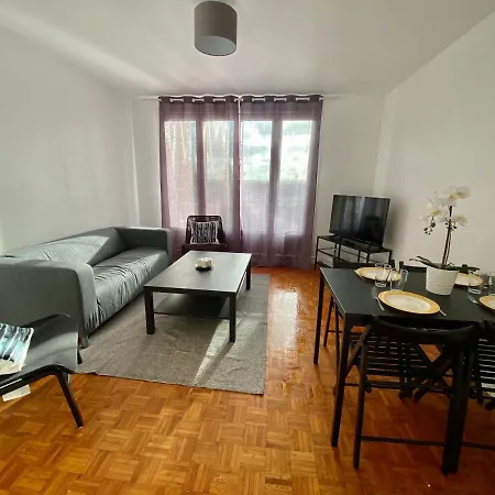 Апартаменты Appt T4 Proche Du Centre - De - 045