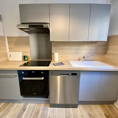 Апартаменты Appt T4 Proche Du Centre - De - 045 *